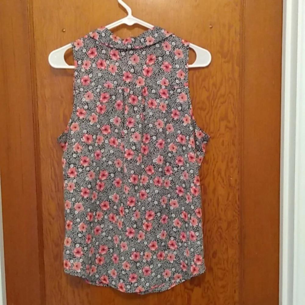 Pretty Colorful Pink White Black Collared Sleeveless Top - Picture 2 of 5